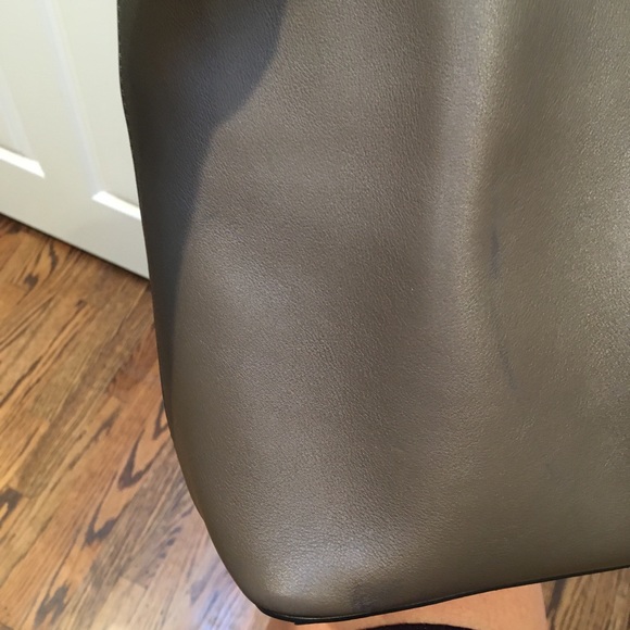 Michael Kors Limited Edition Miranda Bucket Bag - Picture 6 of 8